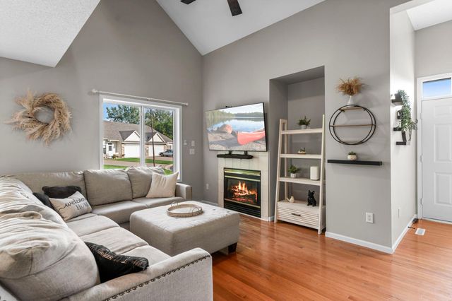 291 Appleblossom Lane E, Shakopee, MN 55379