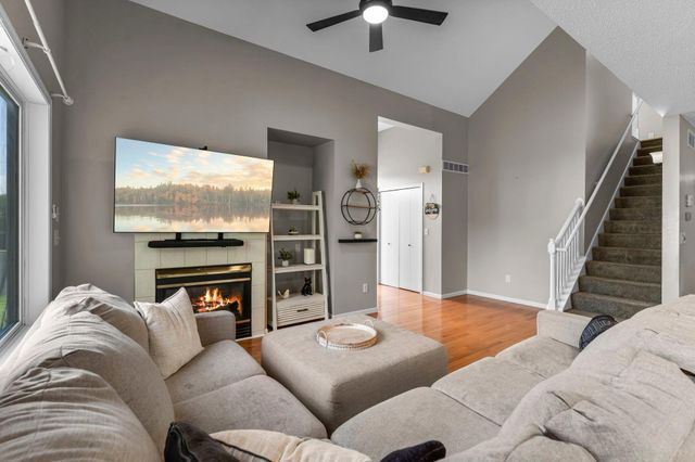 291 Appleblossom Lane E, Shakopee, MN 55379