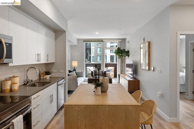 260 260 Brooklyn Basin Way 427, Oakland, CA 94606