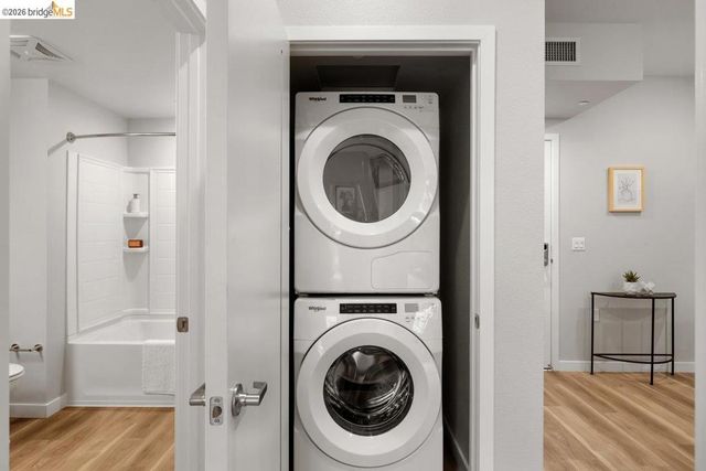 260 260 Brooklyn Basin Way 427, Oakland, CA 94606