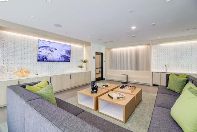 260 260 Brooklyn Basin Way 427, Oakland, CA 94606