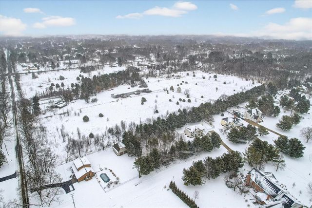 5940 Blue Jay Drive, Kalamazoo, MI 49009