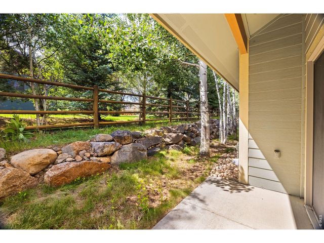 861 Crabapple Ln, Estes Park, CO 80517