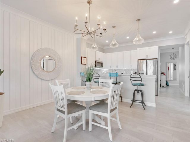 163 Indies DR E 202, Naples, FL 34114
