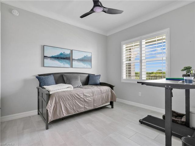 163 Indies DR E 202, Naples, FL 34114