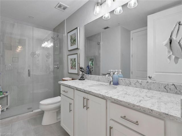 163 Indies DR E 202, Naples, FL 34114