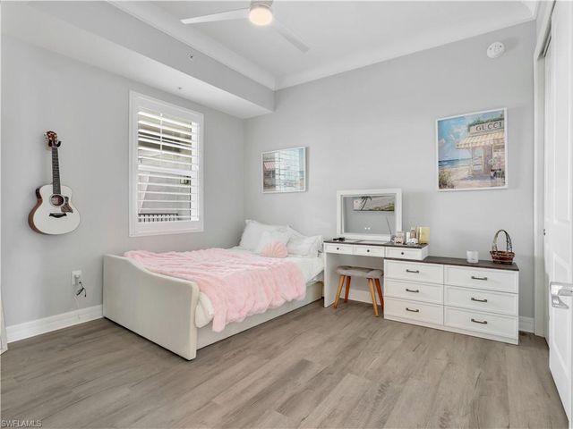 163 Indies DR E 202, Naples, FL 34114