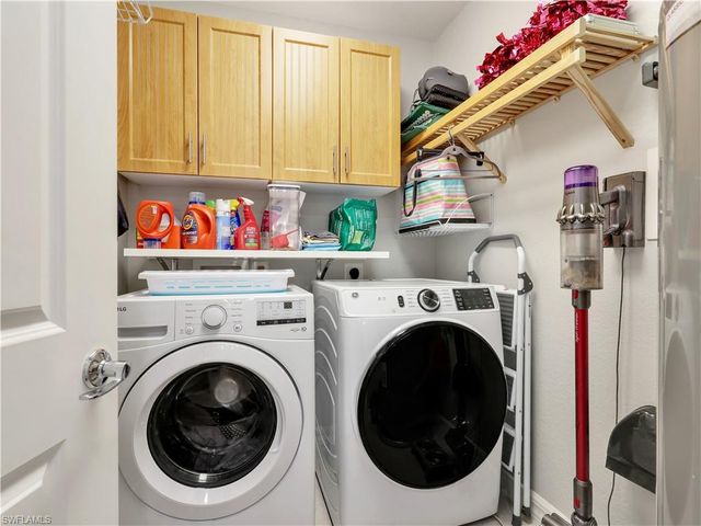 163 Indies DR E 202, Naples, FL 34114
