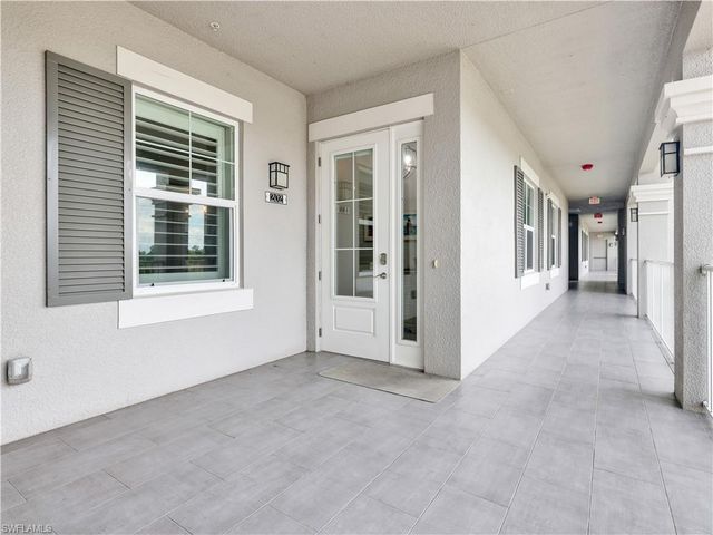 163 Indies DR E 202, Naples, FL 34114