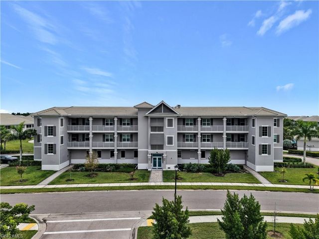 163 Indies DR E 202, Naples, FL 34114