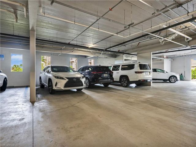 163 Indies DR E 202, Naples, FL 34114