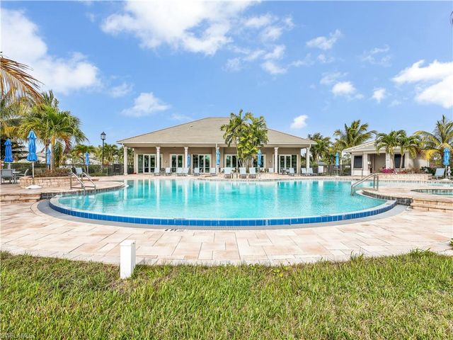 163 Indies DR E 202, Naples, FL 34114