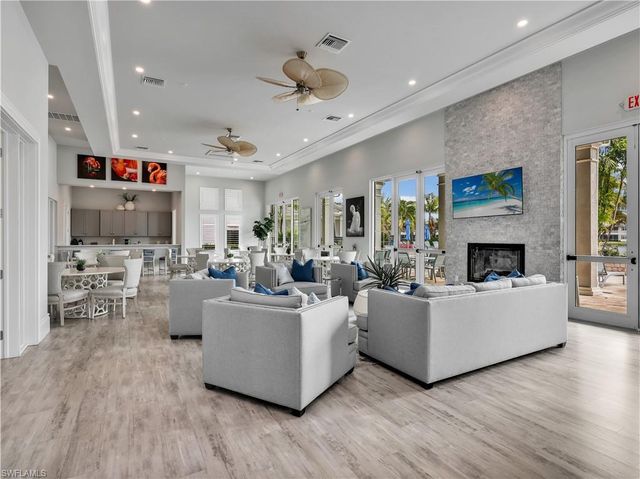 163 Indies DR E 202, Naples, FL 34114
