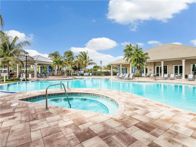 163 Indies DR E 202, Naples, FL 34114