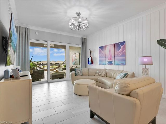 163 Indies DR E 202, Naples, FL 34114