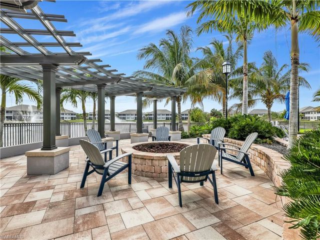 163 Indies DR E 202, Naples, FL 34114