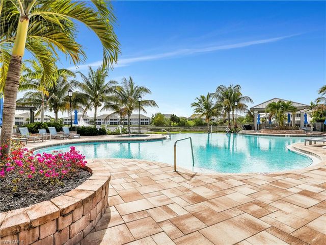 163 Indies DR E 202, Naples, FL 34114