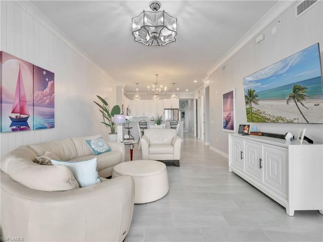 163 Indies DR E 202, Naples, FL 34114