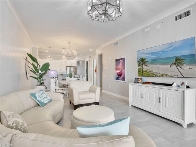163 Indies DR E 202, Naples, FL 34114