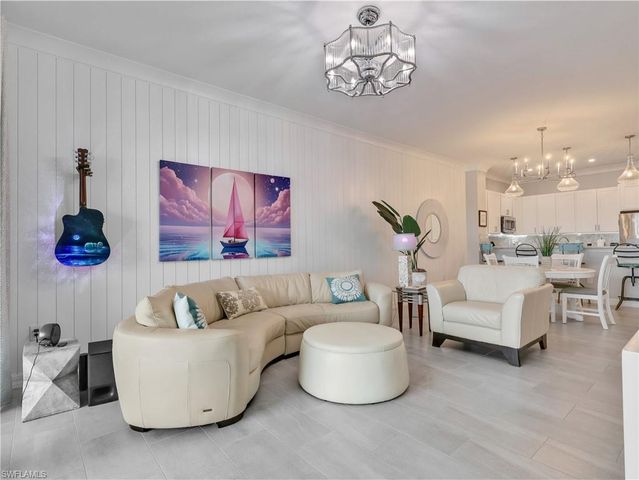 163 Indies DR E 202, Naples, FL 34114