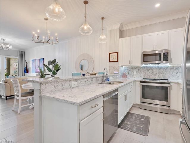 163 Indies DR E 202, Naples, FL 34114