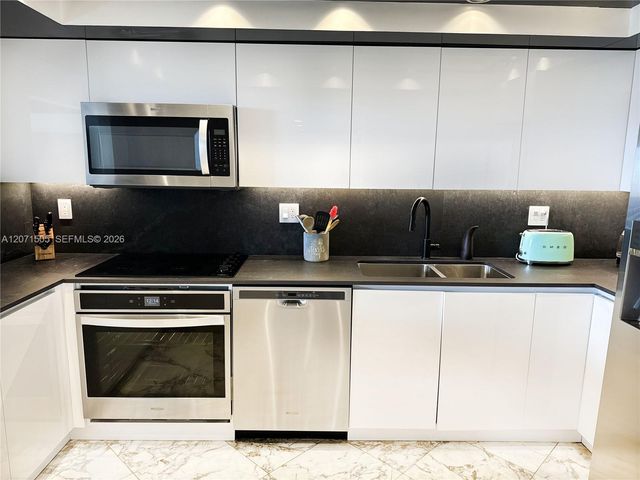 20355 NE 34th Court 2027, Aventura, FL 33180