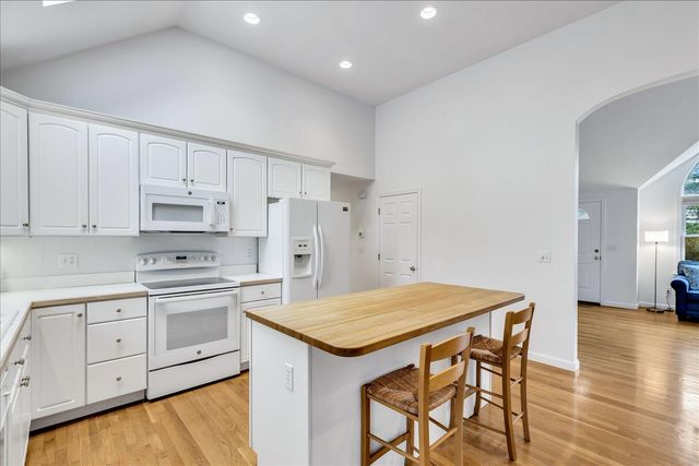 73 Ennsbrook Drive, East Falmouth, MA 02536