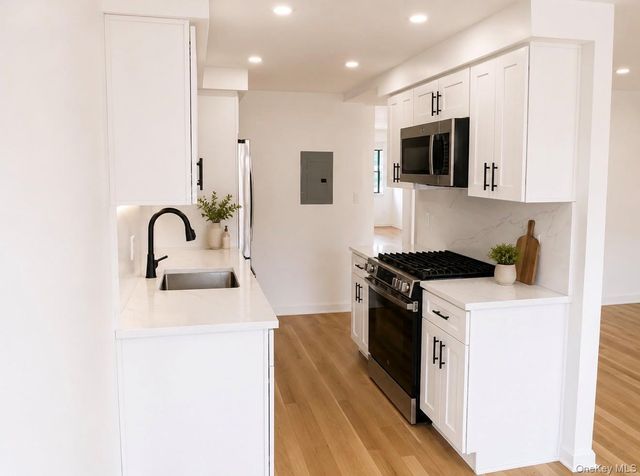 2805 21st Avenue, Astoria, NY 11105