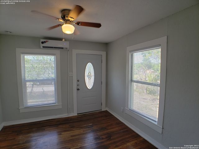 205 W LAMBERT ST, San Antonio, TX 78204