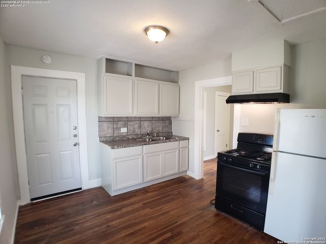 205 W LAMBERT ST, San Antonio, TX 78204