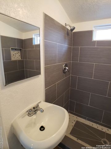 205 W LAMBERT ST, San Antonio, TX 78204
