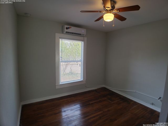 205 W LAMBERT ST, San Antonio, TX 78204