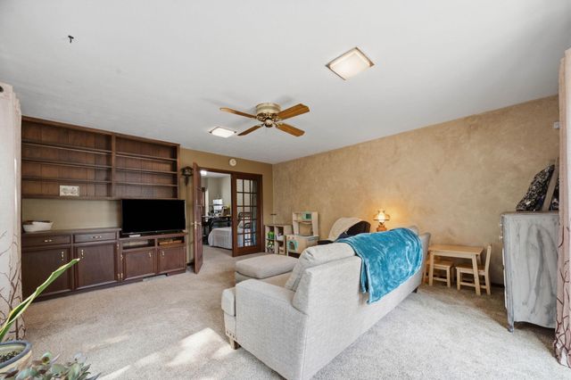 636 N Crestway St, Wichita, KS 67208