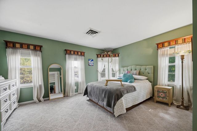636 N Crestway St, Wichita, KS 67208