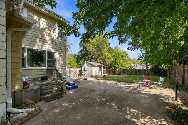 636 N Crestway St, Wichita, KS 67208