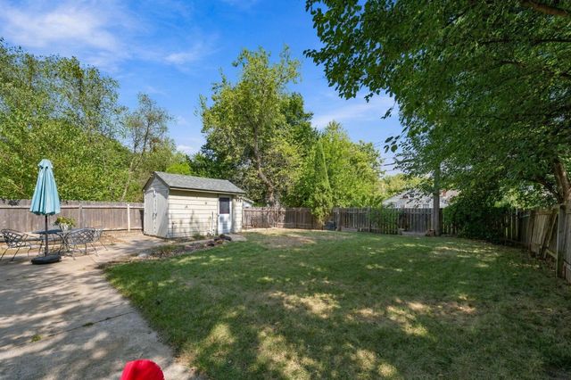 636 N Crestway St, Wichita, KS 67208