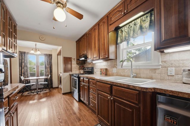 636 N Crestway St, Wichita, KS 67208