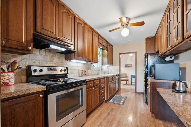 636 N Crestway St, Wichita, KS 67208