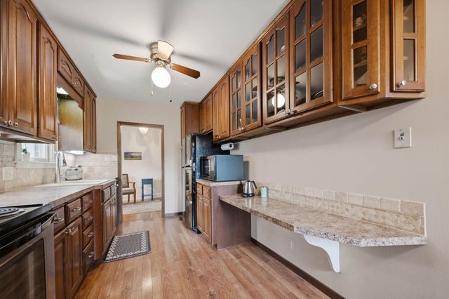 636 N Crestway St, Wichita, KS 67208