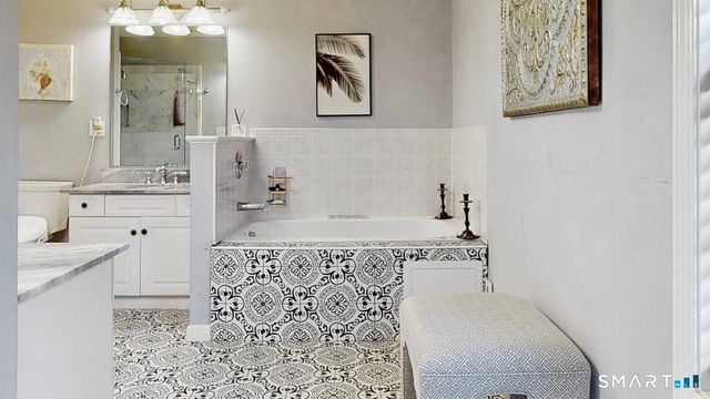 18 Amber Lane, Milford, CT 06460