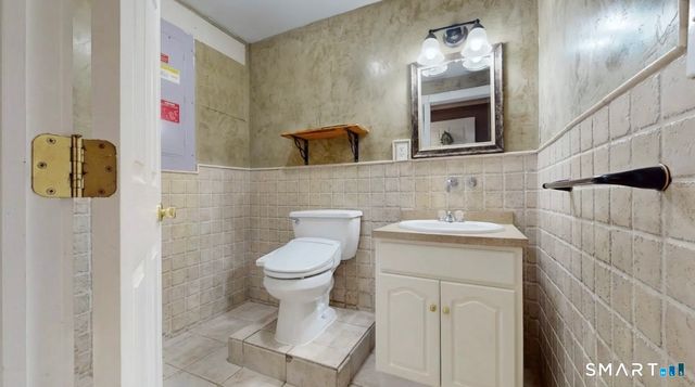 18 Amber Lane, Milford, CT 06460