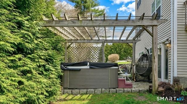 18 Amber Lane, Milford, CT 06460