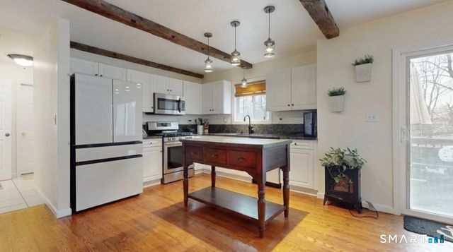 18 Amber Lane, Milford, CT 06460