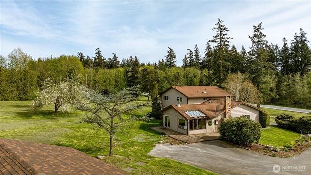 987 E Crescent Harbor Road, Oak Harbor, WA 98277