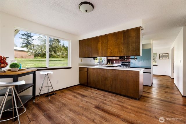 987 E Crescent Harbor Road, Oak Harbor, WA 98277