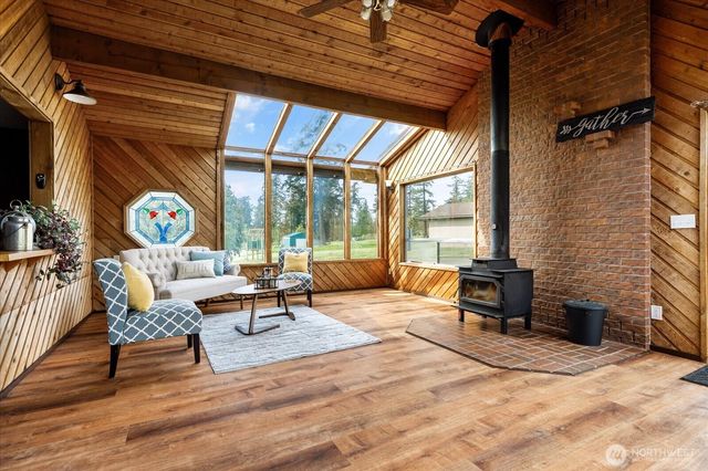 987 E Crescent Harbor Road, Oak Harbor, WA 98277