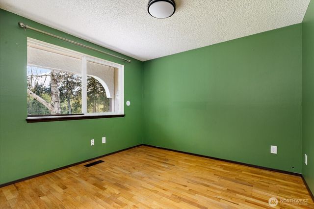 987 E Crescent Harbor Road, Oak Harbor, WA 98277