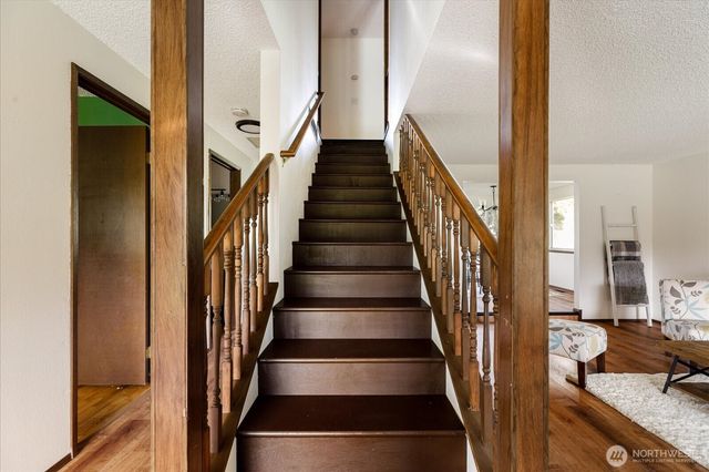 987 E Crescent Harbor Road, Oak Harbor, WA 98277