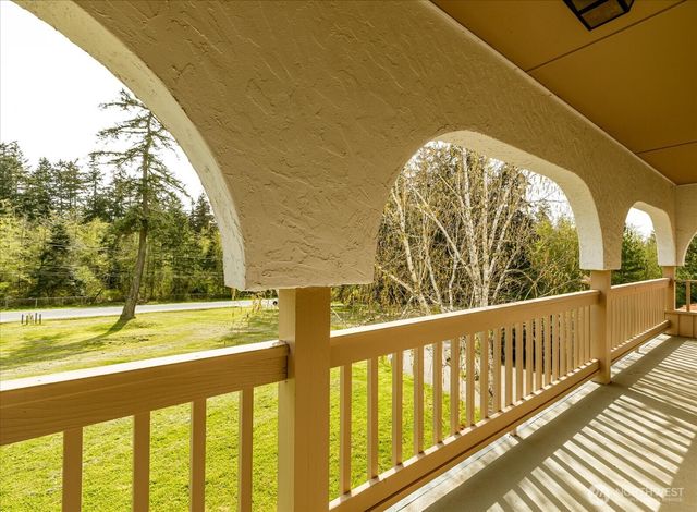 987 E Crescent Harbor Road, Oak Harbor, WA 98277
