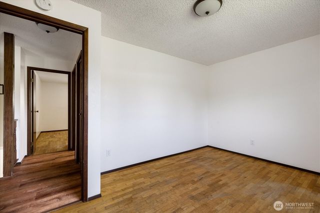 987 E Crescent Harbor Road, Oak Harbor, WA 98277